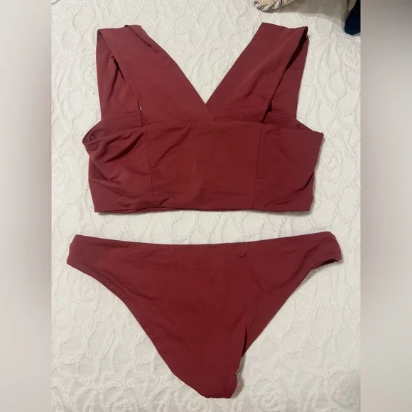 LSPACE Bikini Set (Parker Top SIZE L, Sandy Bottom SIZE M) color currant - Picture 3 of 3